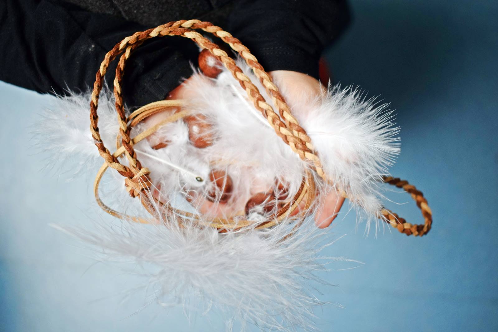 Diy couronne de plumes et de perles our little family le blog 2 bis